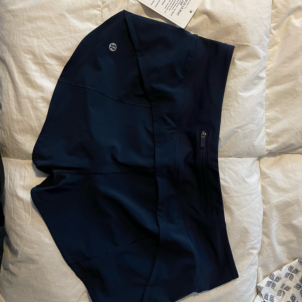 Size 8 Lululemon speed up low rise short 2.5” lined navy